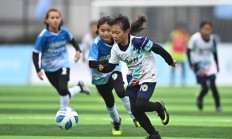 九游娱乐-足球场上的女性力量：精彩比赛现场的简单介绍