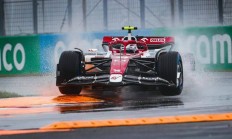 九游官网-关于阿斯顿马丁翻盘梅赛德斯，周冠宇高光表现的信息