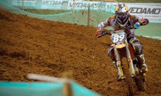 九游娱乐网页-当宇宙队哲学遇上国家荣耀，巴萨式碾压与穆勒的全球排名接管时刻