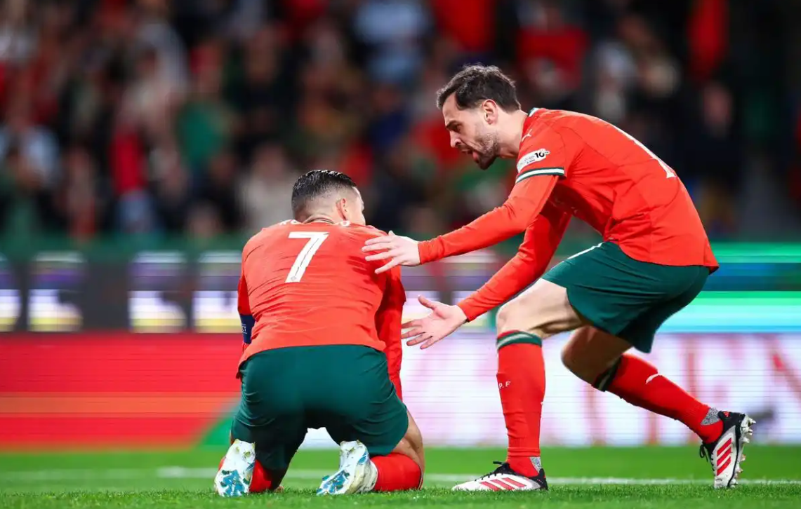 包含令人热血沸腾的对决，欧国联赛引领足球风潮的词条