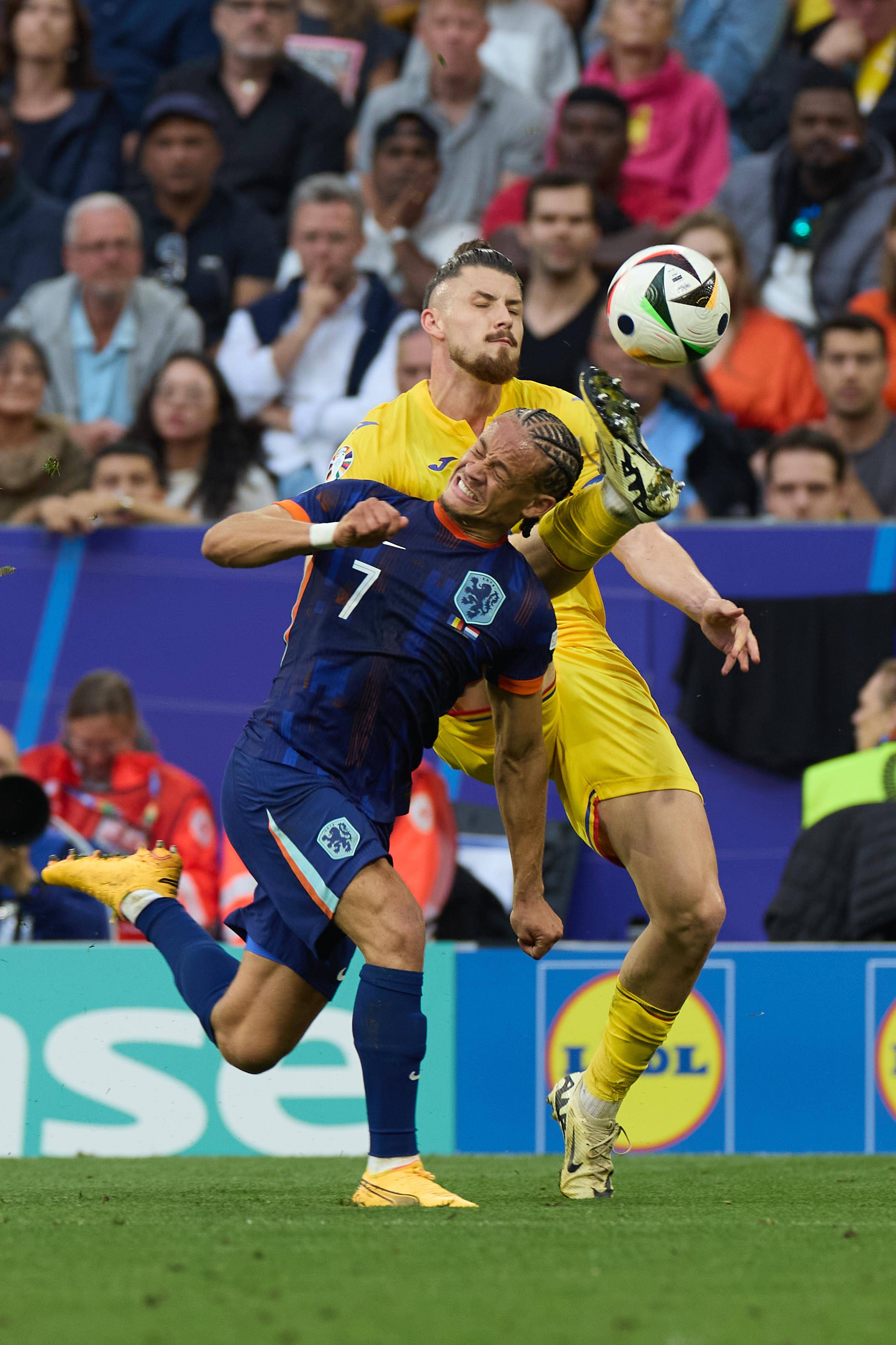 包含精彩激烈！欧洲顶级足球比赛掀起狂潮的词条