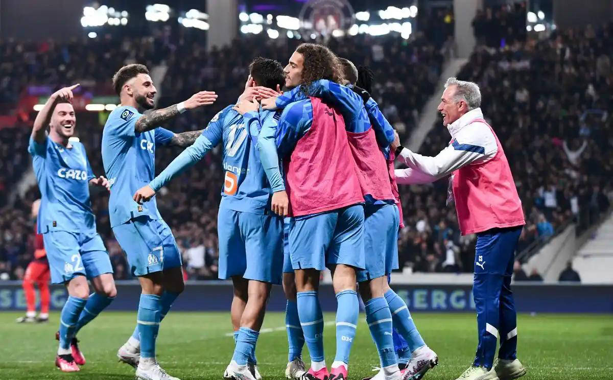 包含美因茨队力克对手，引领胜利潮流的词条