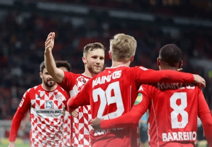 包含美因茨队力克对手，引领胜利潮流的词条