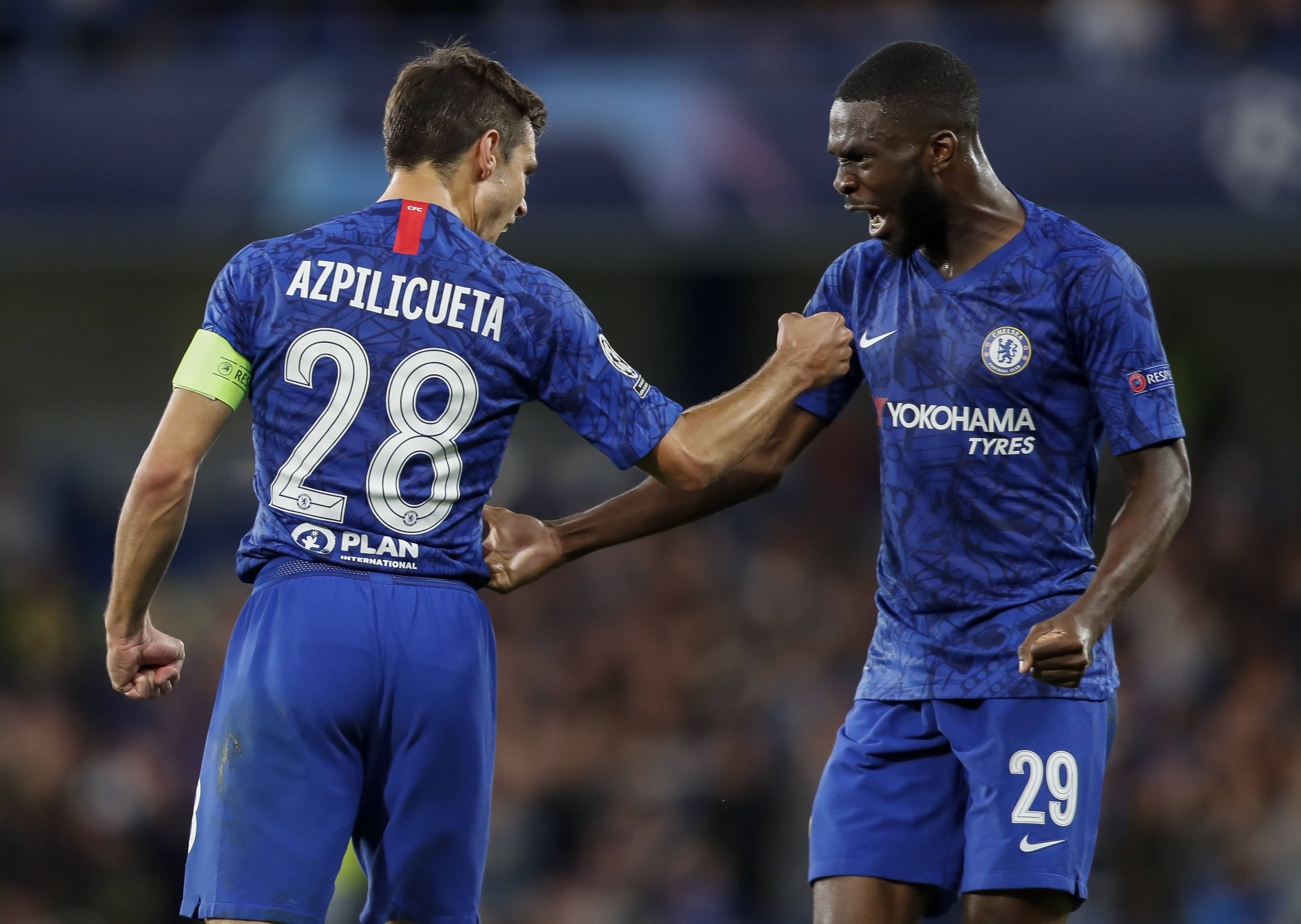 切尔西强硬防线全力防守，顽强斩获胜利