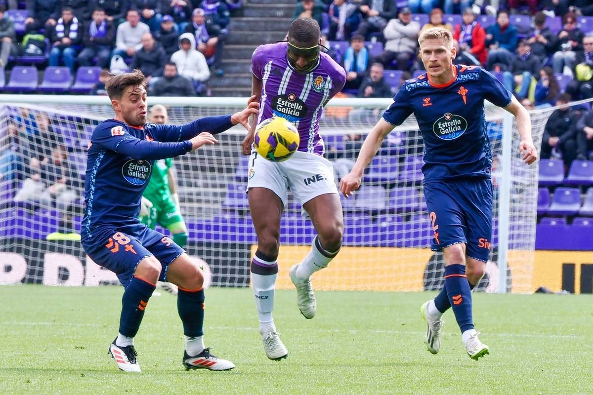 包含赫塔菲客场扳平比分，赛场上演惊险对决的词条