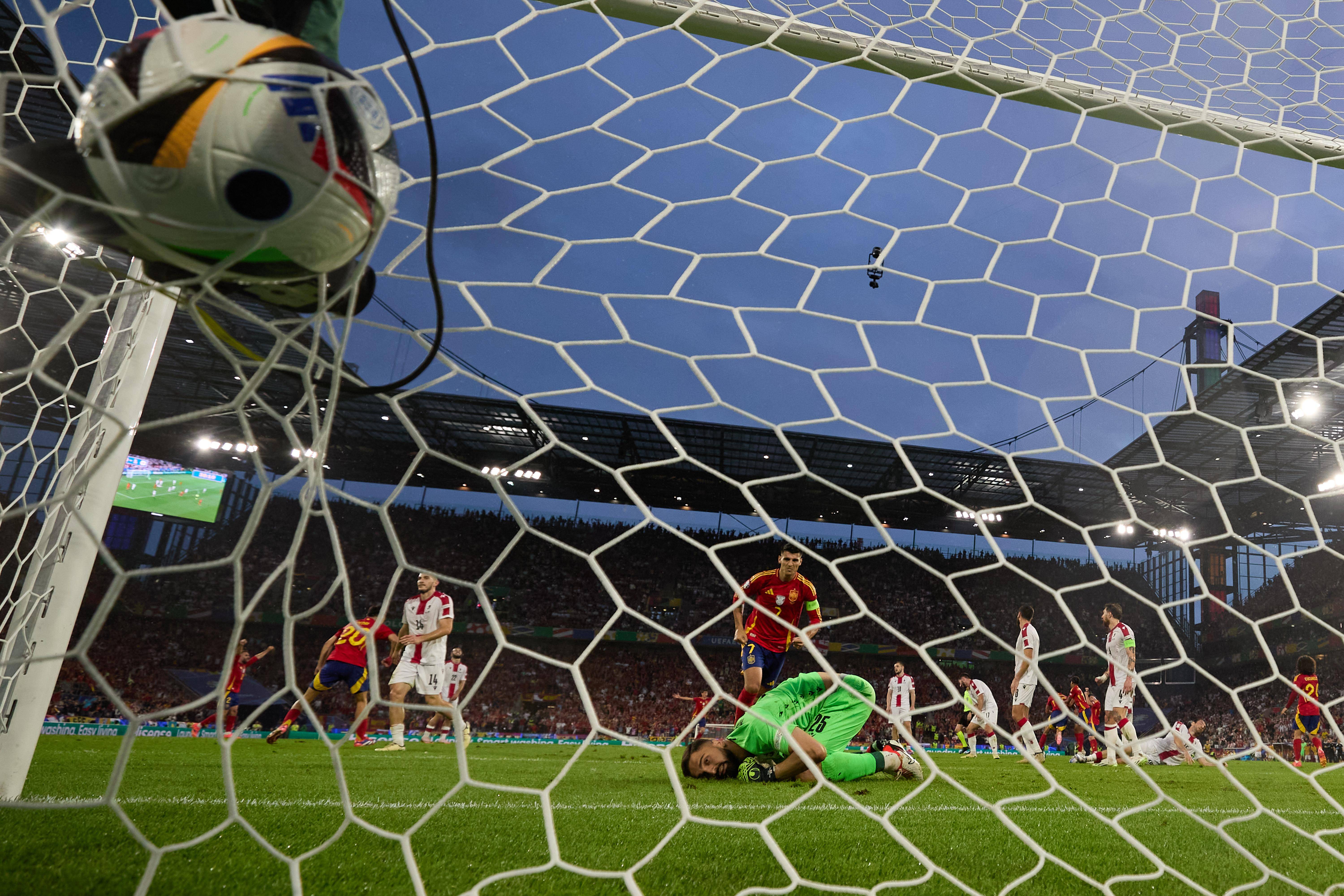 欧洲足球比赛激情上演，赛场气氛高涨的简单介绍