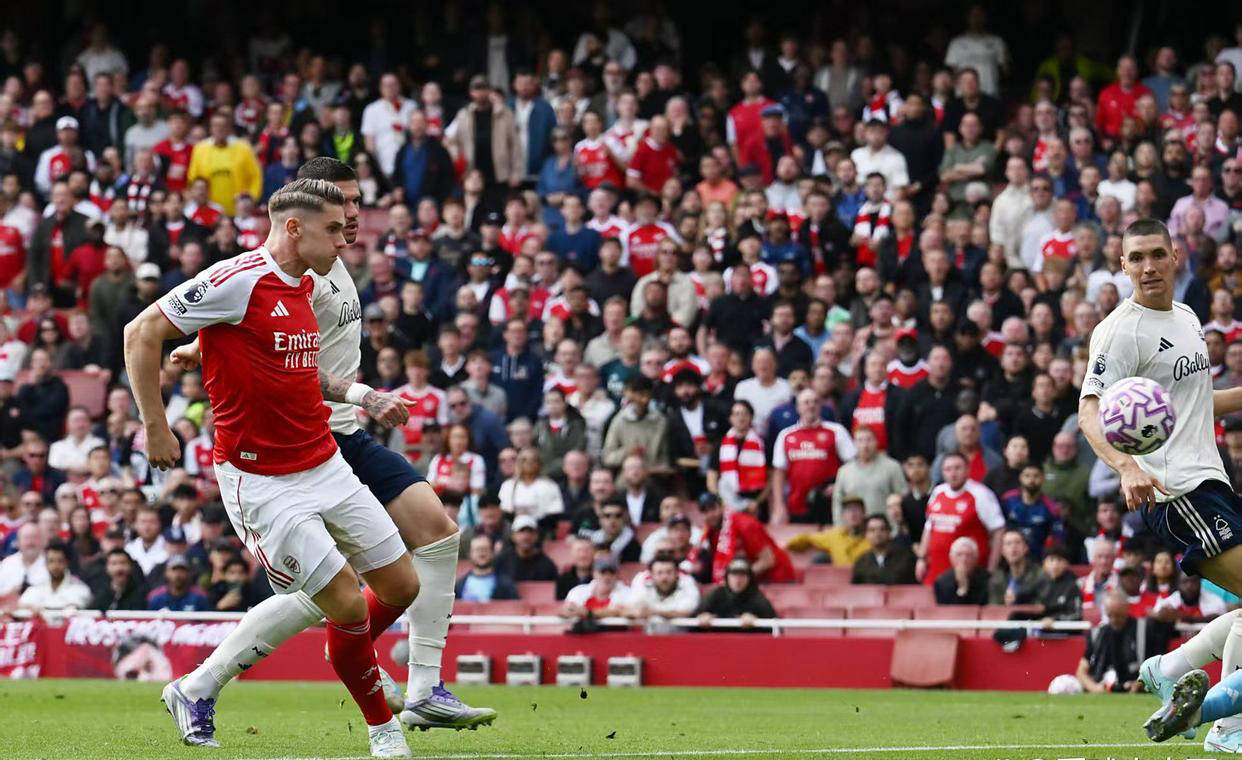 阿森纳主场大胜诺维奇,继续追赶领先者 阿森纳主场大胜诺维奇,继续追赶领先者