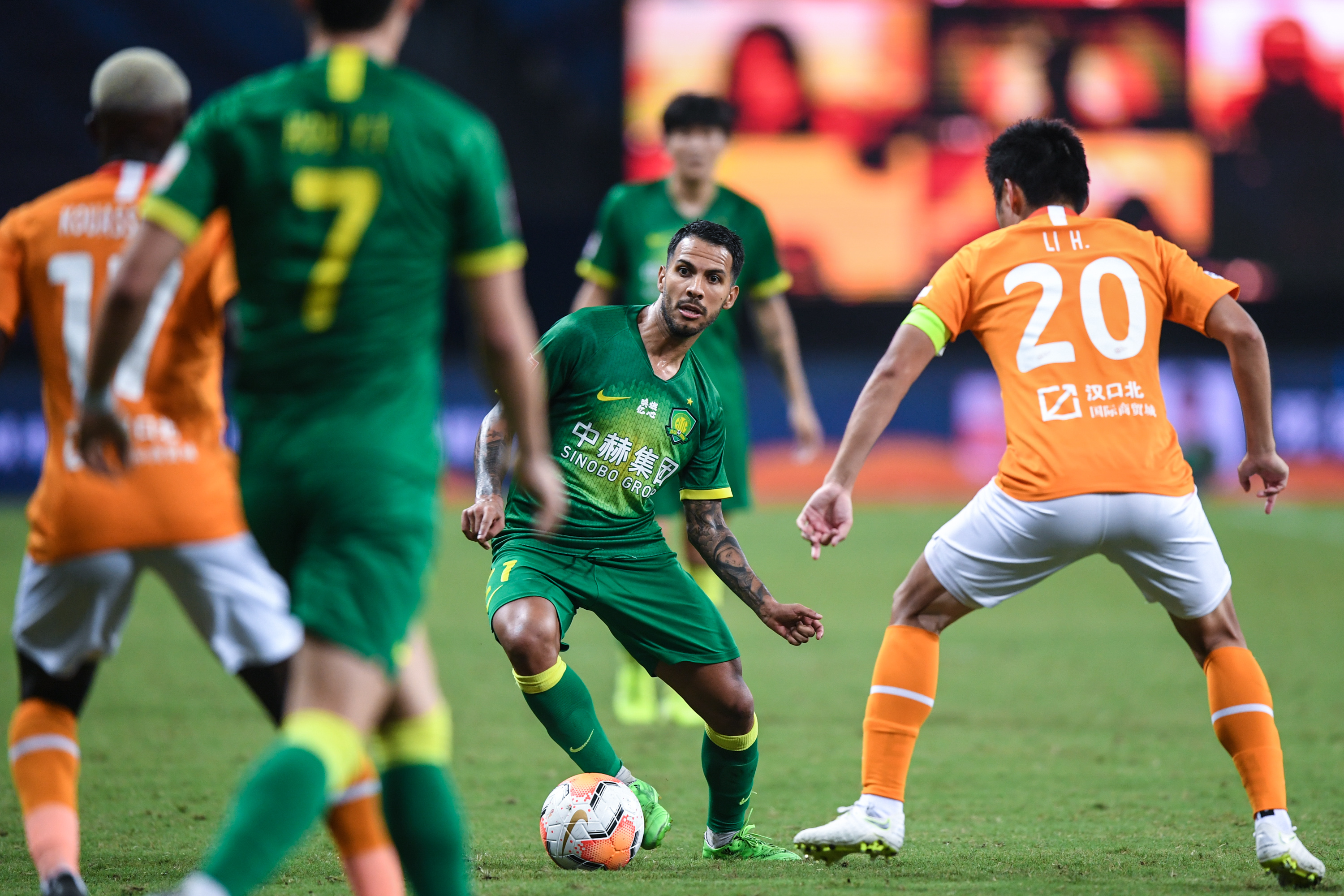 关于武汉卓尔客场战平河南建业,保持不败的信息 关于武汉卓尔客场战平河南建业,保持不败的信息