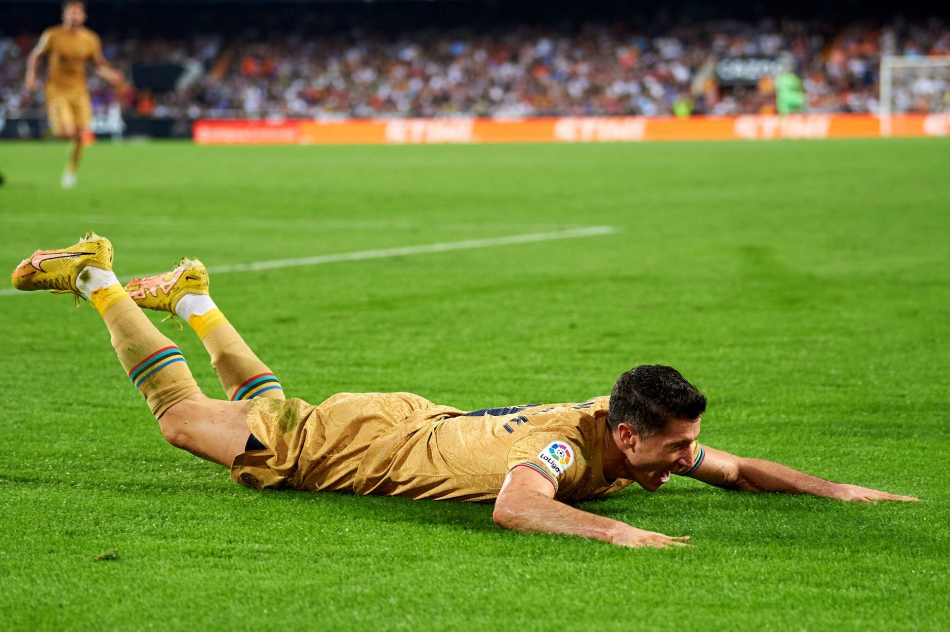 关于莱比锡红牛绝杀巴萨，库尔图瓦高光表现的信息