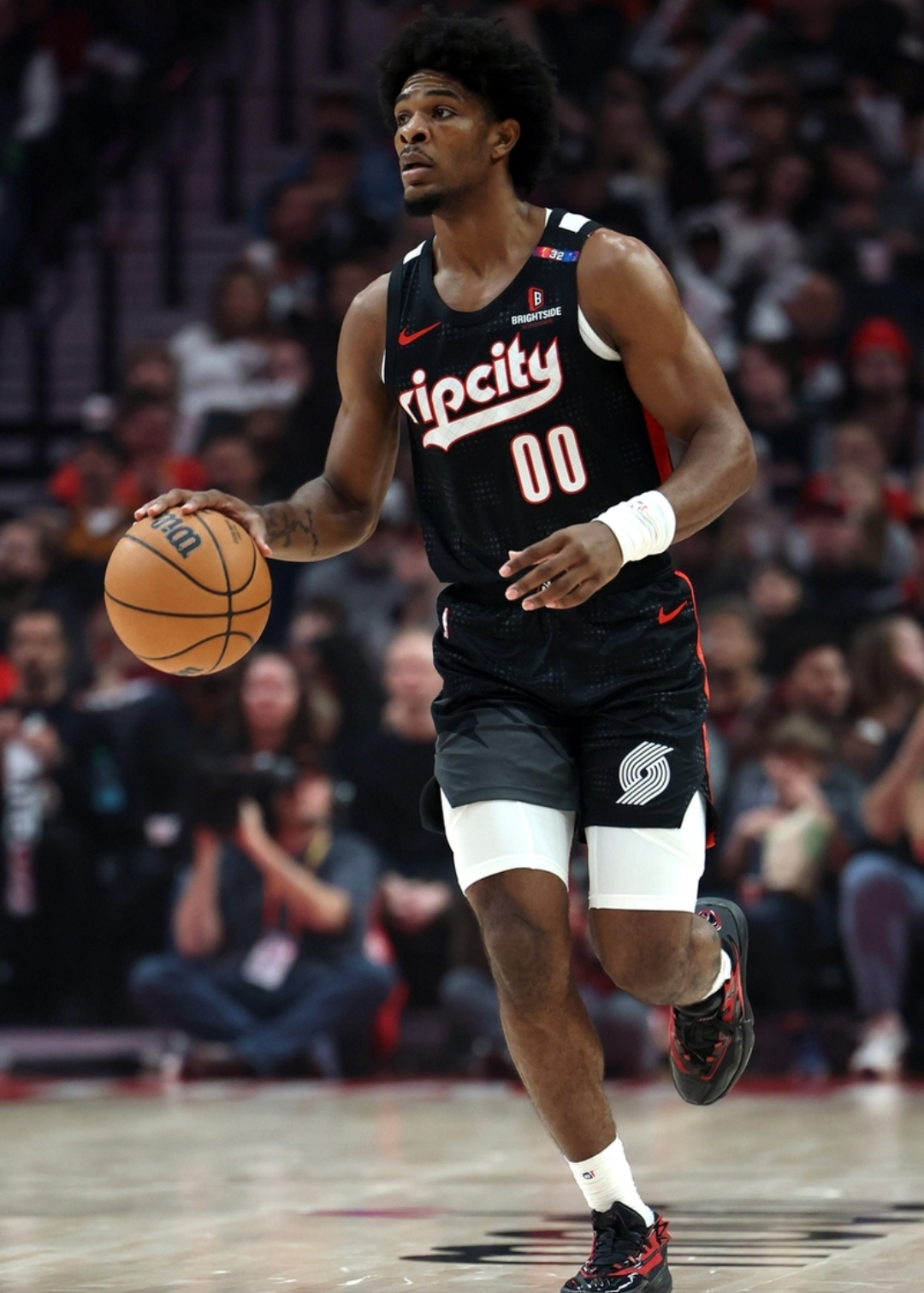 包含老鹰战胜步行者，特雷-杨砍下分带领球队逆转战局的词条