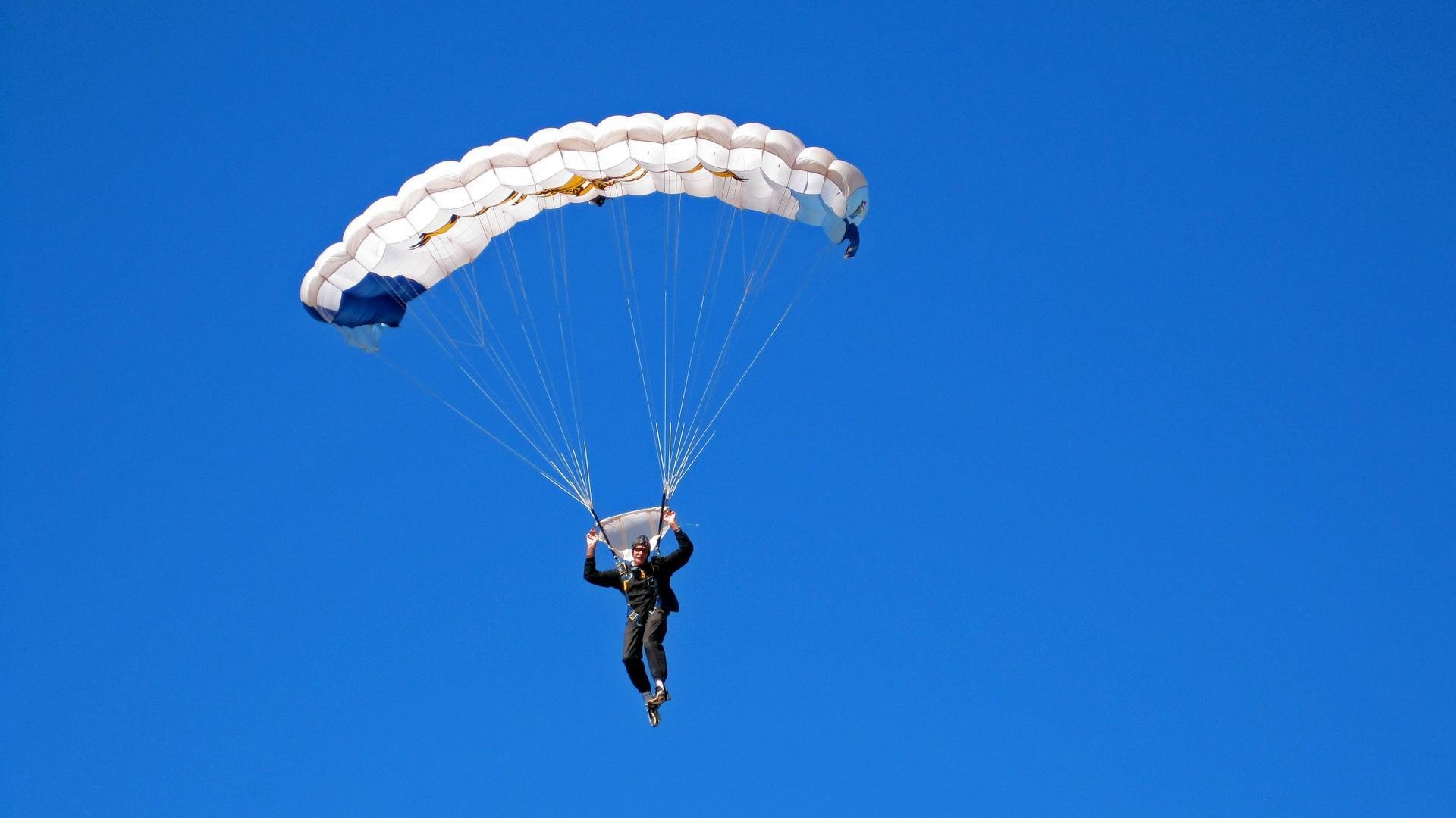 当角斗场驶入赛道,罗马军团式胜利与李刚仁的F1终极接管