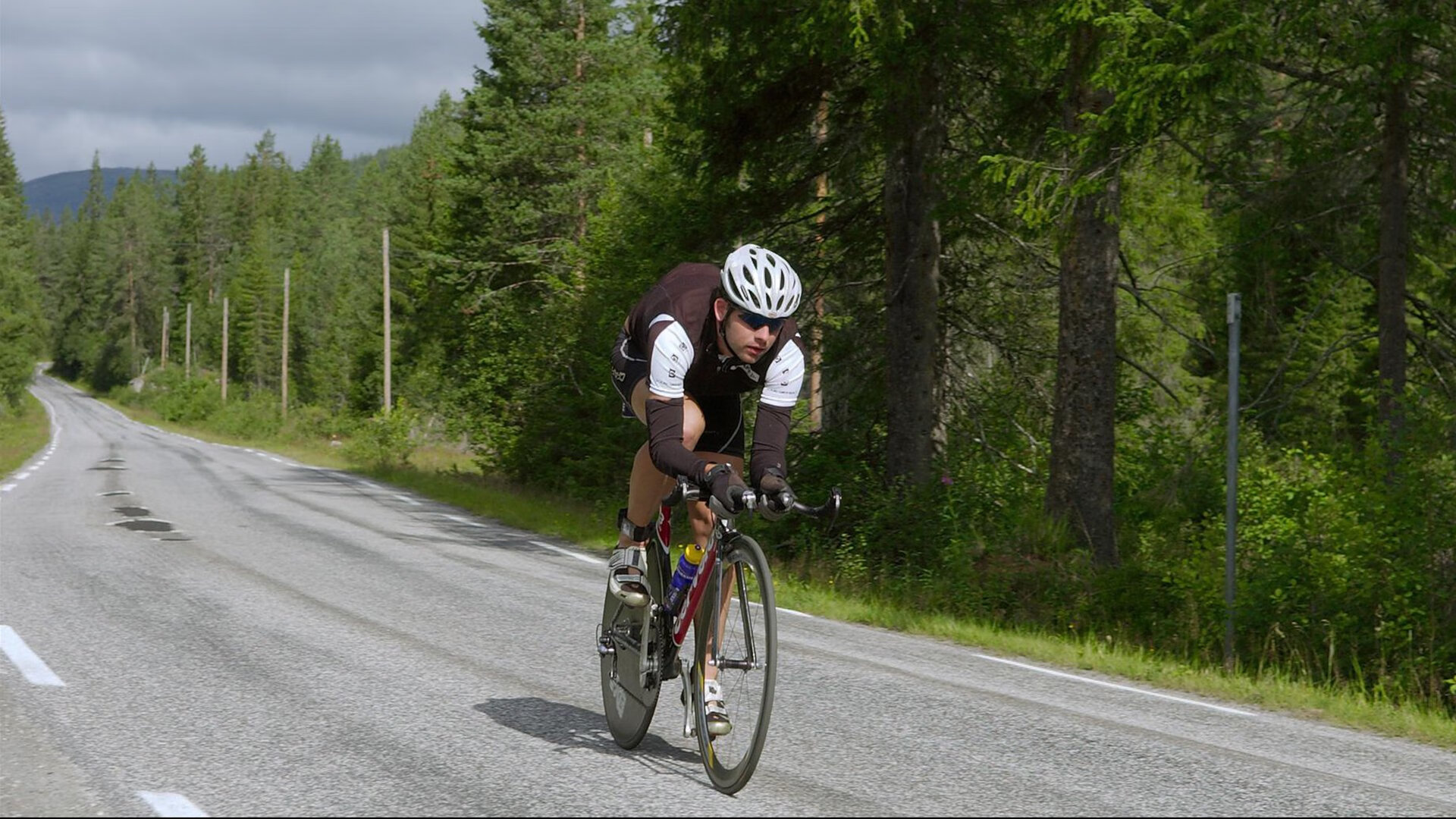 从哥斯达黎加冲垮尼日利亚,到若日尼奥接管欧冠半决赛,足球世界中的唯一性寓言