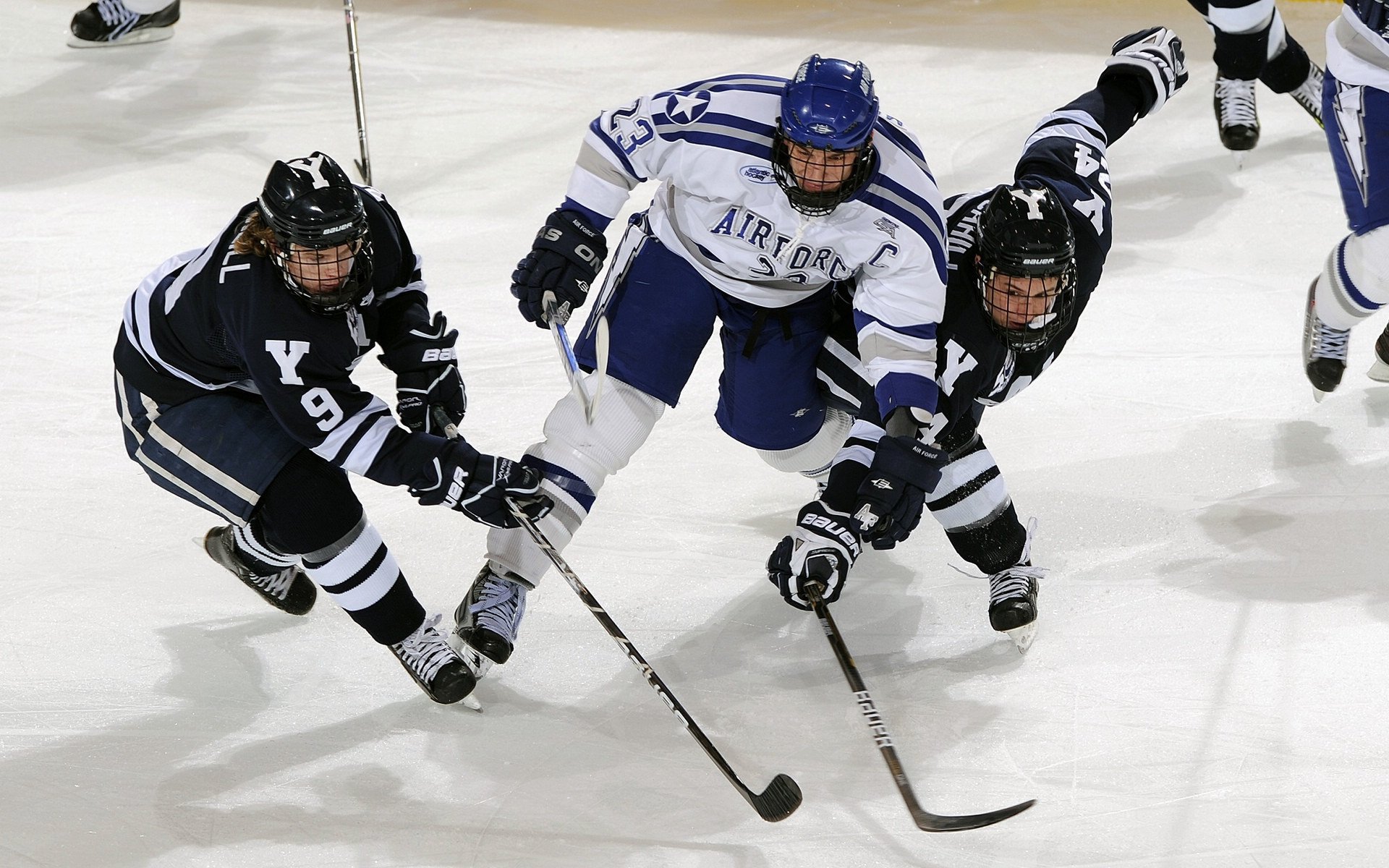 雷霆对阵独行侠，利拉德成为全场焦点，一场意外的英雄赞歌